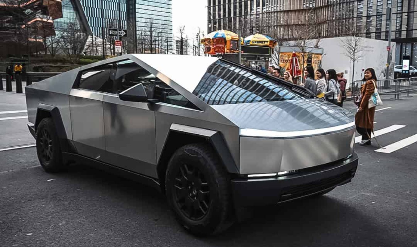 El Cybertruck de Tesla causa sensación en Medellín: Una sorpresa de otro mundo